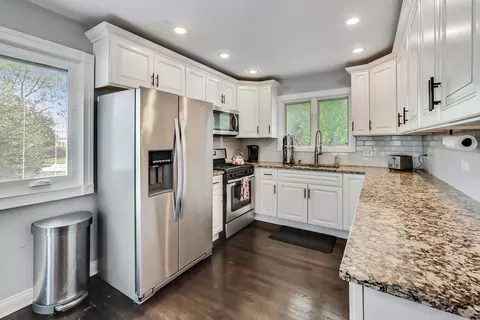 166 Thackeray Dr, Bolingbrook, IL 60440 photo 8