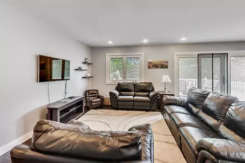 166 Thackeray Dr, Bolingbrook, IL 60440 photo 2
