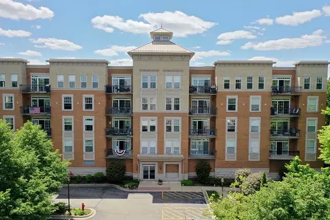 190 W Johnson St #302, Palatine, IL 60067