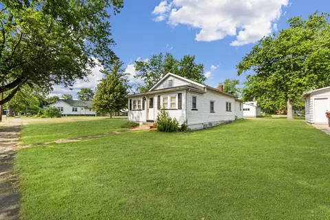 218 S Locust St, Wenona, IL 61377
