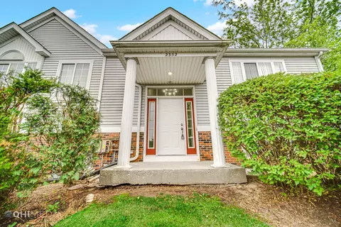 2352 Dawson Ln, Algonquin, IL 60102