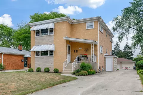 561 N Yale Ave, Villa Park, IL 60181