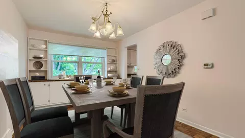 4080 Suffolk Ln, Hoffman Estates, IL 60192 photo 4