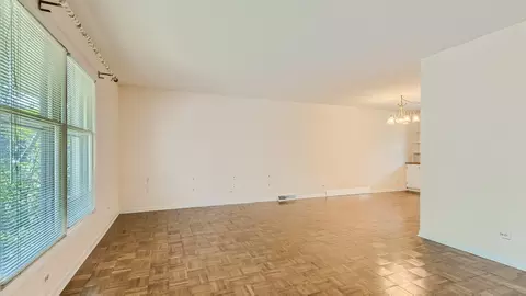 4080 Suffolk Ln, Hoffman Estates, IL 60192 photo 9
