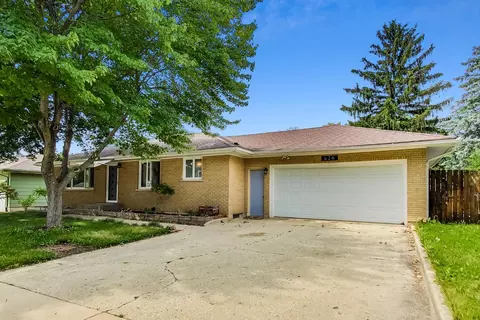 636 Lucille St, South Elgin, IL 60177