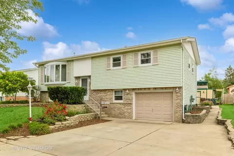 5935 Victoria Dr, Oak Forest, IL 60452