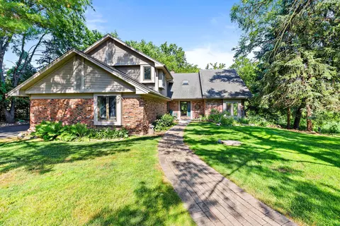 403 Inverdale Dr, Inverness, IL 60010