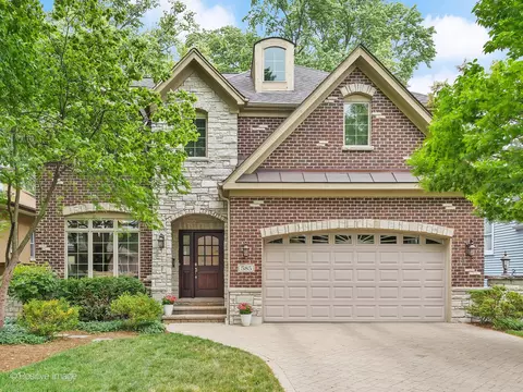 585 S Swain Ave, Elmhurst, IL 60126