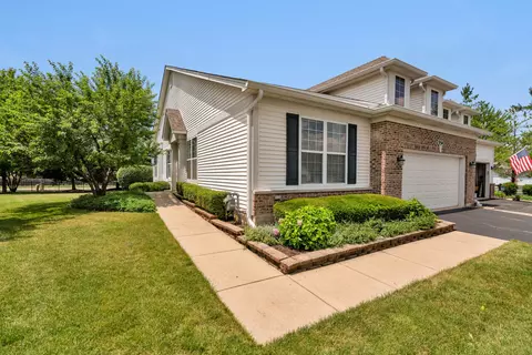554 Woodhill Dr, Carol Stream, IL 60188