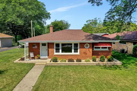 810 S Ardmore Ave, Villa Park, IL 60181