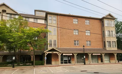 100 N Bokelman St #529, Roselle, IL 60172