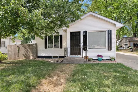 1301 W Wood St, Bloomington, IL 61701