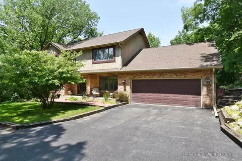 43 W982 Oakleaf Dr, Elburn, IL 60119