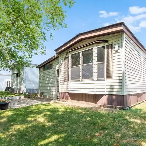 620 Hillcrest Ln, Crystal Lake, IL 60014