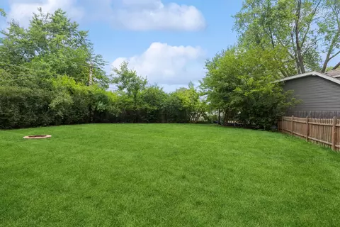 712 E Holly Ct, Mount Prospect, IL 60056 photo 18