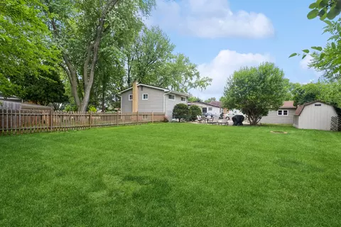 712 E Holly Ct, Mount Prospect, IL 60056 photo 17