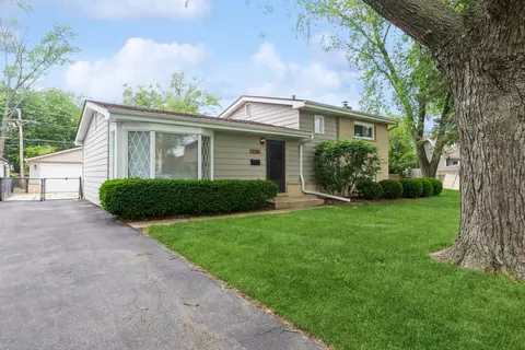712 E Holly Ct, Mount Prospect, IL 60056 photo 2