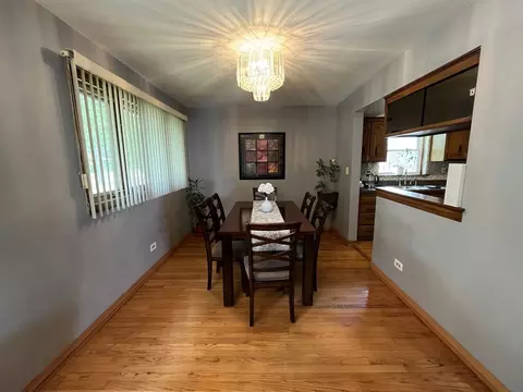 1712 N Maple St, Des Plaines, IL 60018 photo 4