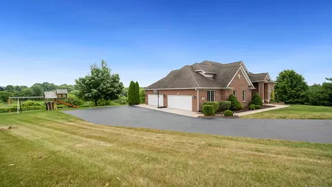 12743 Skyline Dr, Roscoe, IL 61073 photo 5