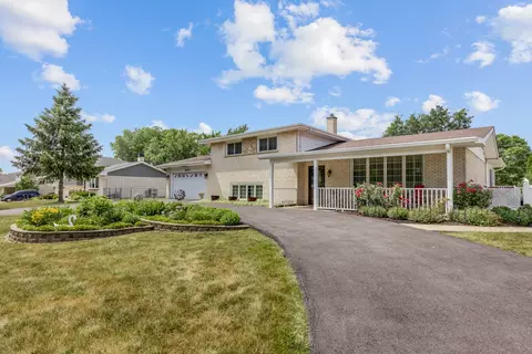 22 W370 Webster Ave, Medinah, IL 60157