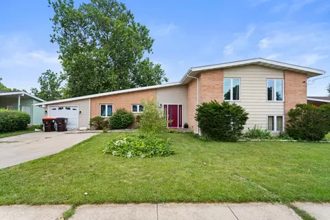 1505 S Pointe Dr, Rantoul, IL 61866