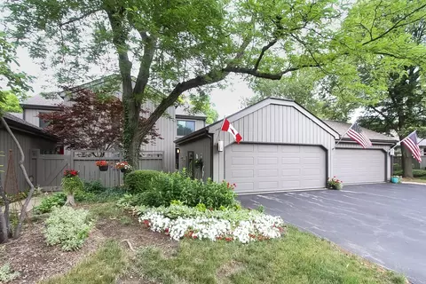 371 N Shoreline Rd #315, Lake Barrington, IL 60010