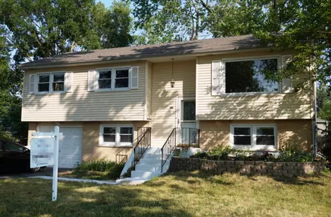 2741 Jonquil Ln, Woodridge, IL 60517