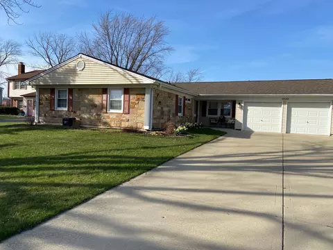 1920 Cloverdale Ct, Schaumburg, IL 60194