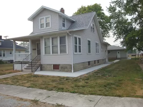 221 W Garfield Ave, Cissna Park, IL 60924