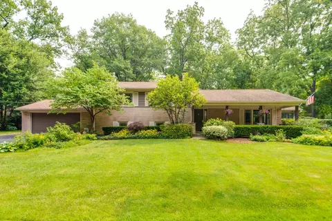 780 Hawthorne Ln, Libertyville, IL 60048