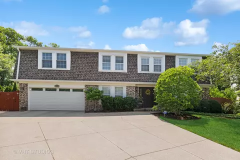 33 Country Ct, Deerfield, IL 60015