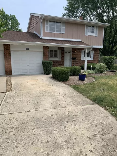 1284 Edinburgh Ct, Wheaton, IL 60189
