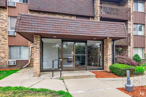 940 E Old Willow Rd #206, Prospect Heights, IL 60070