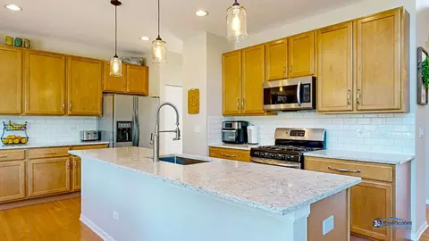 910 Limerick Ln, Mchenry, IL 60050 photo 13