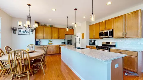 910 Limerick Ln, Mchenry, IL 60050 photo 11