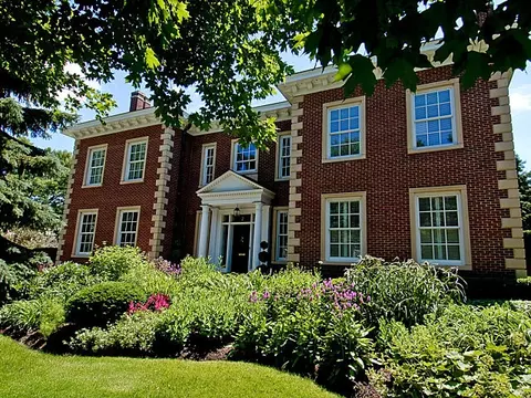 2 S Washington Cir, Hinsdale, IL 60521