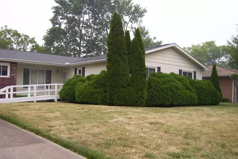 706 Van Buren St, Monticello, IL 61856