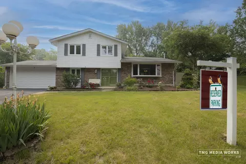 3 Dunmore Ct, Bolingbrook, IL 60440