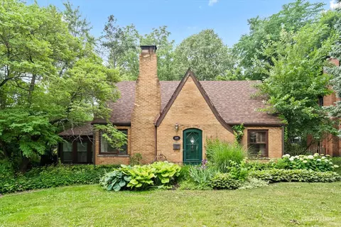 609 Hawthorne Blvd, Glen Ellyn, IL 60137