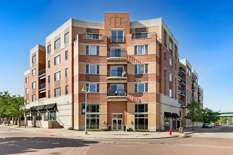 300 Village Cir #102, Willow Springs, IL 60480