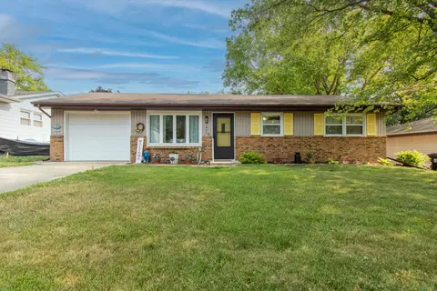 1822 Truman Dr, Normal, IL 61761 photo 2