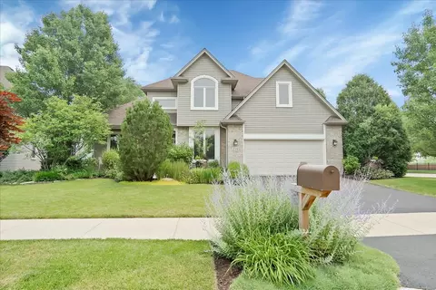 214 Aspen Ln, Aurora, IL 60504
