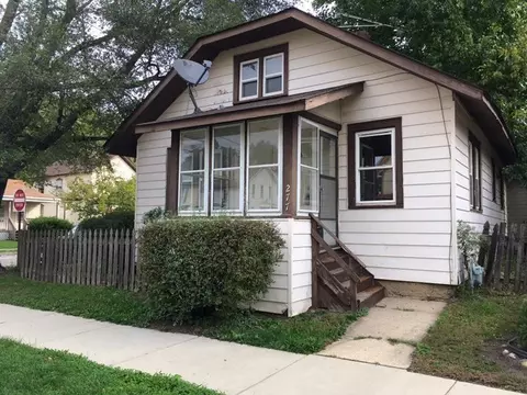 277 Center St, Elgin, IL 60120