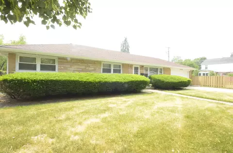 1915 E Grove St, Arlington Heights, IL 60004