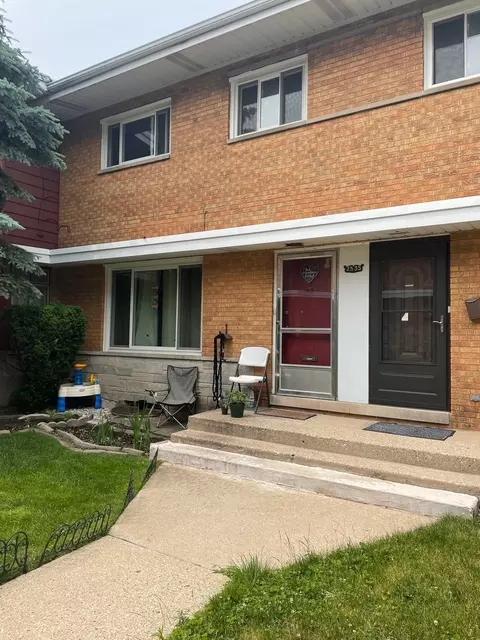 2535 W Jerome St #B, Chicago, IL 60645