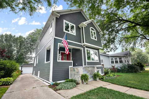 1233 Center St, Des Plaines, IL 60018