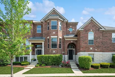 27 W755 N Meadowview Dr, Winfield, IL 60190