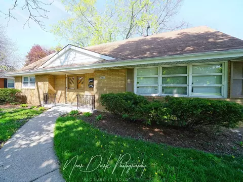 101 N Mcaree Rd, Waukegan, IL 60085