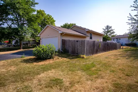 1335 Elder Dr, Aurora, IL 60506 photo 3