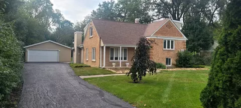 208 N Wheeling Rd, Prospect Heights, IL 60070